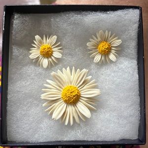 Sunflower earrings and broach. New in box.